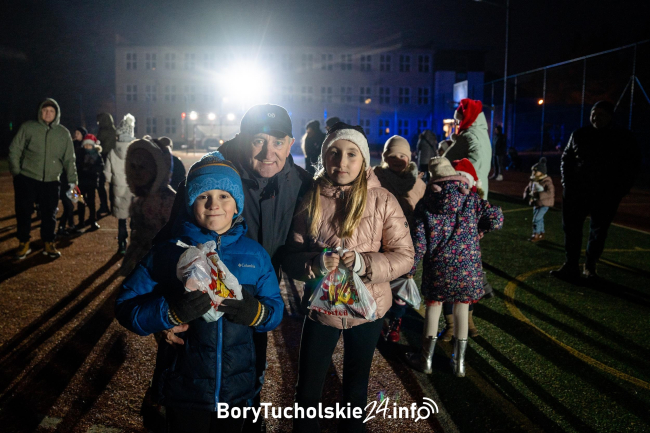 Mikołajki w Łęgu. Święty przyjechał terenówką (FOTO, WIDEO)
