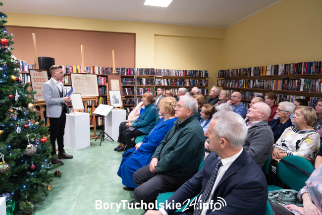 Hołd dla Aleksandra Janty-Połczyńskiego, patrona Miejskiej Biblioteki Publicznej w Tucholi