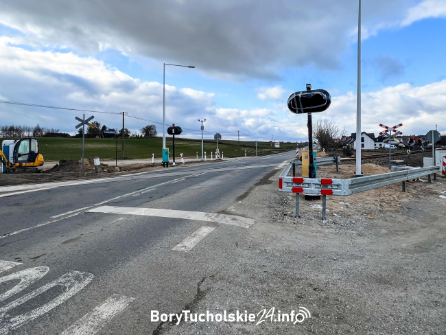 Montaż szlabanów na przejeździe kolejowym w Śliwicach (FOTO)