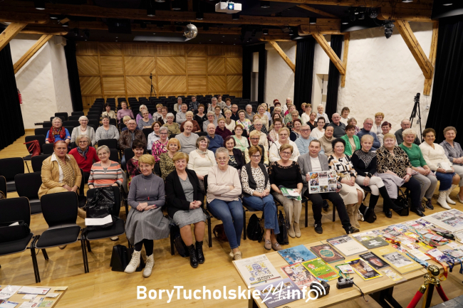 Okiem fotoreportera: Olek Knitter gościem czerskich seniorów (FOTO)