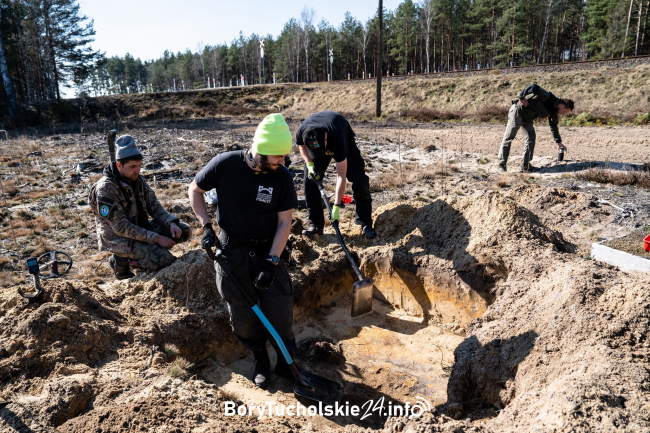 Odnaleźli szczątki żołnierza w mogile w gminie Śliwice (FOTO, WIDEO)