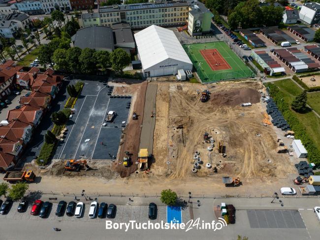 Jak wygląda postęp prac na placu Piekarka w Czersku (FOTO)
