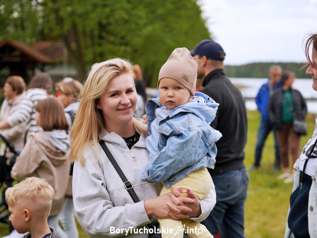 Sołecki Dzień Dziecka nad jeziorem w Ostrowitem (FOTO)