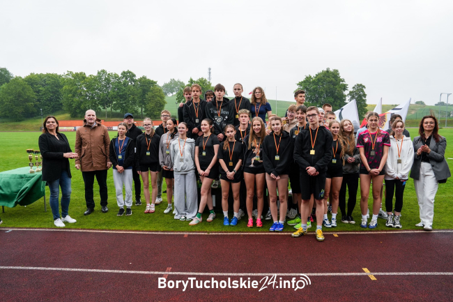 Kilkuset uczniów szkół podstawowych z powiatu tucholskiego wzięło udział w XXIII Powiatowych Szkolnych Igrzysk Sportowo – Rekreacyjnych. Która gmina okazała się być najlepszą. Igrzyska, organizowane przez tucholskie starostwo i Ośrodek Sportu i Rekreacji, od lat odbywają się na stadionie miejskim w Tucholi. W tym roku areną rywalizacji były też boiska sportowe przy tucholskich szkołach oraz kręgielnia. Zawodników podzielono na dwie kategorie wiekowe: do szóstej klasy szkoły podstawowej i klasy VII – VIII. N