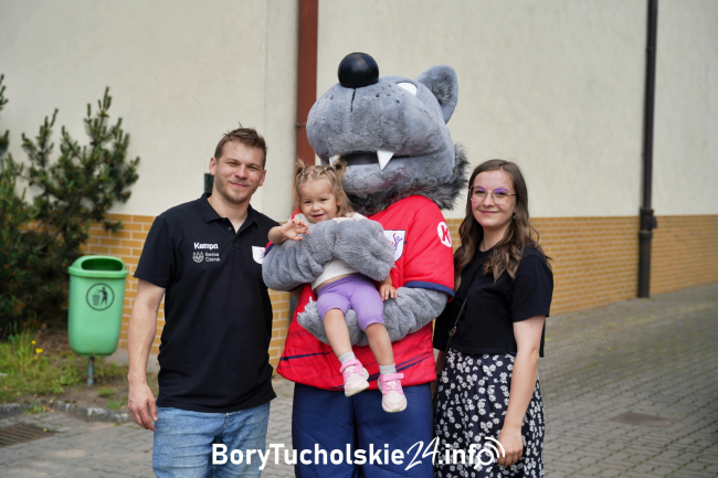 Radość, zabawa i pomoc – IV Dzień Dziecka z MKS Handball Czersk (FOTO)