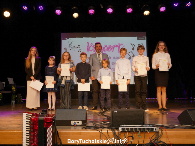 Koncert na zakończenie roku Społecznego Ogniska Muzycznego w Śliwicach (FOTO)