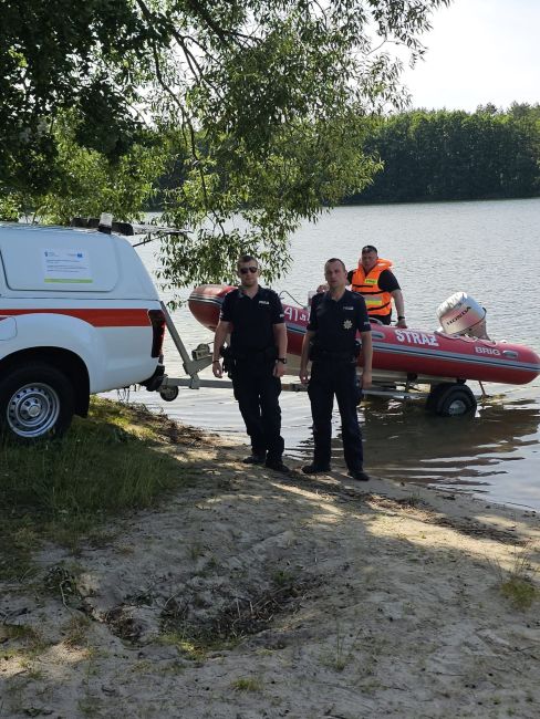 „Bezpieczny akwen” w Okoninach Nadjeziornych – służby apelują o ostrożność nad wodą