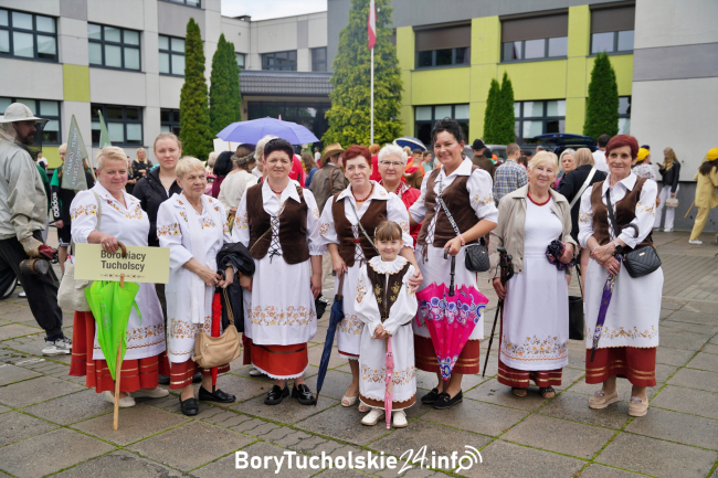 XIII Historyczny Pochód Borowiaków przeszedł ulicami Tucholi (DUŻO FOTO)