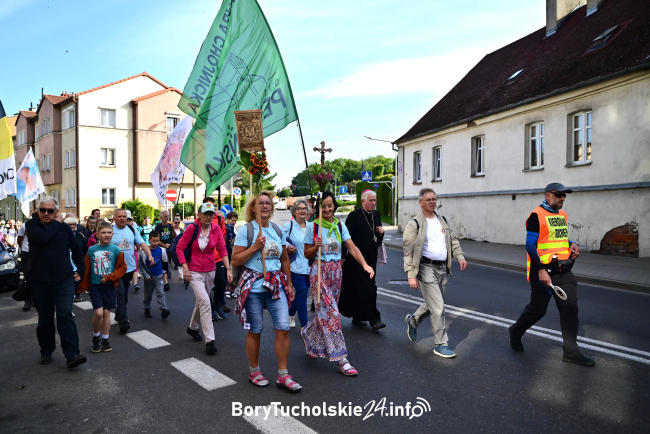 Pielgrzymi wyruszyli na Jasną Górę (FOTO)