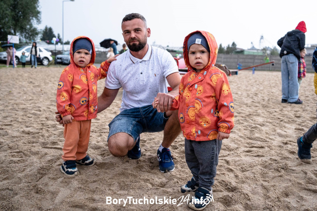 Plac zabaw na osiedlu Starogardzkim otwarty. Będzie nazywał się Krętolandia (FOTO, WIDEO)