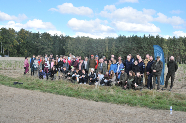 Wspólne sadzenie lasu z Nadleśnictwem Trzebciny (FOTO)