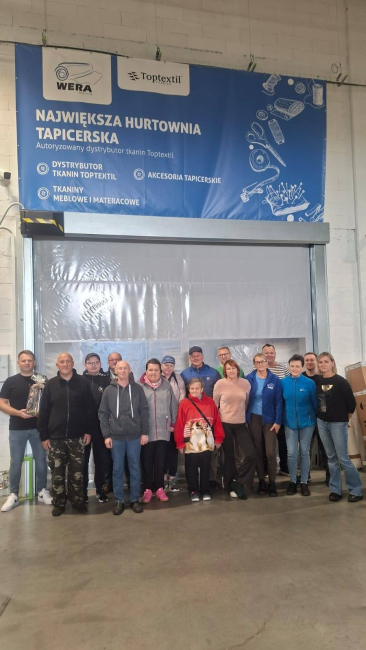 Podopieczni ŚDS w Czersku odwiedzili hurtownię tkanin w Śliwicach (FOTO)