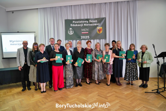 Pasowani szablą Kilińskiego i wyróżnieni za wkład w edukację (FOTO, WIDEO)