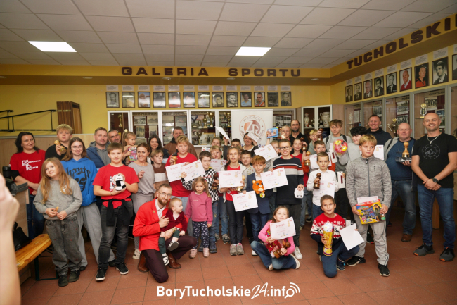 Turnieje w Tucholi: „Gramy dla Niepodległej” i „Sport łączy pokolenia” (FOTO, WIDEO)