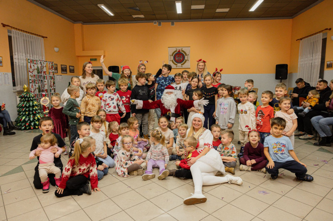 Mikołaj przyszedł do dzieci ze Starogardzkiego. Pierwsza taka impreza na osiedlu (FOTO, WIDEO)