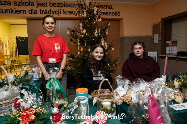 Świąteczny kiermasz w szkole w Lińsku (FOTO, WIDEO)