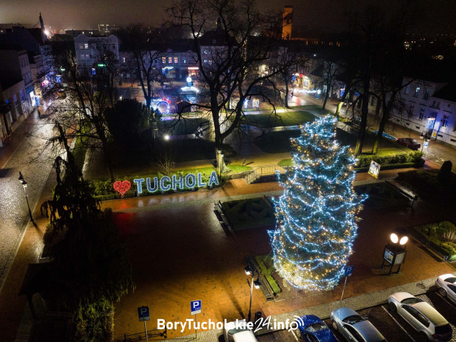 Świąteczna Tuchola nocą fot. BoryTucholskie24.info