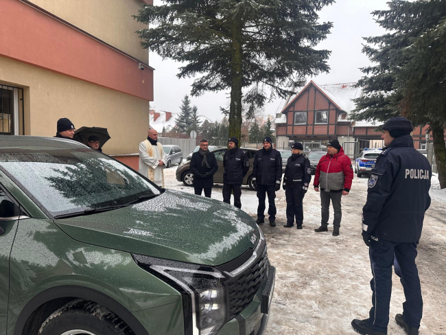 Nowy nieoznakowany radiowóz trafił do komisariatu w Czersku