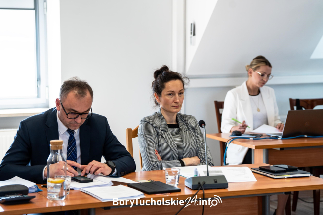 Wynajęta przez burmistrza kancelaria obsługuje też urząd w Zblewie 