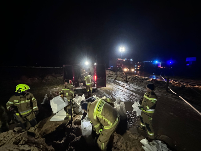 Bardzo trudna sytuacja w regionie. Strażacy mają pełne ręce roboty (FOTO, WIDEO)