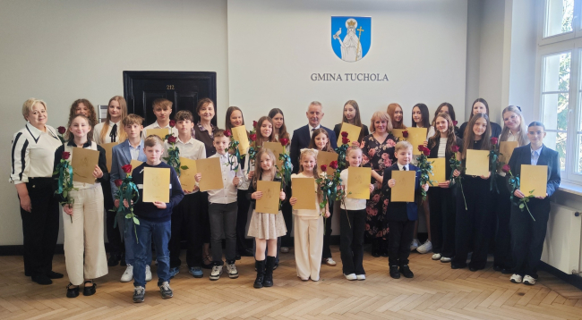Ponad 20 uczniów ze stypendiami burmistrza Tucholi. Wśród laureatów także pierwszoklasiści (FOTO)