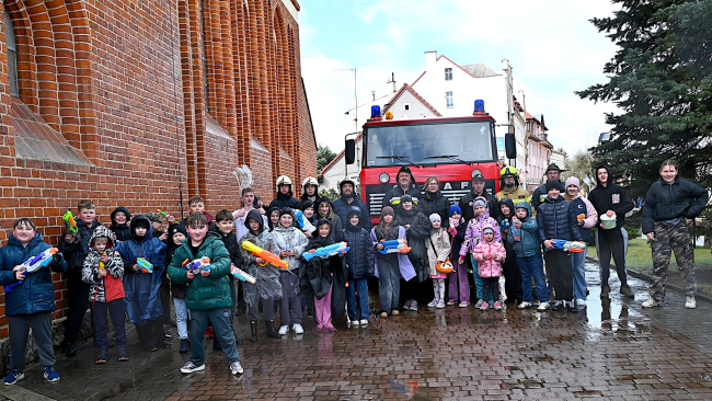 Tradycyjny strażacki śmigus-dyngus w Czersku (FOTO, WIDEO)