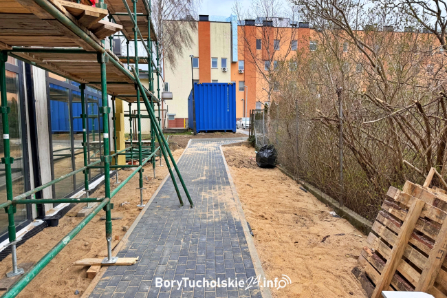 Nowe przejście do szpitala w Tucholi gotowe. Kiedy będzie można z niego korzystać?