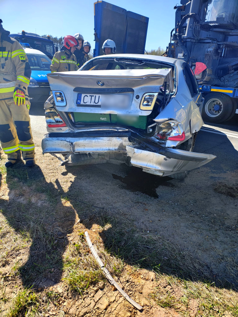 Zderzenie dwóch aut w Łyskowie. Dwie osoby trafiły do szpitala (FOTO)