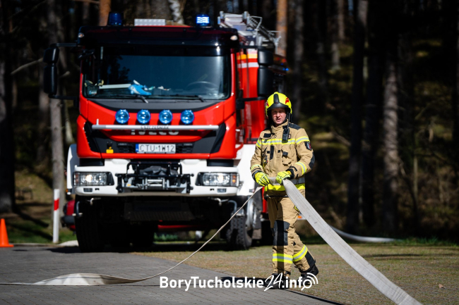 https://borytucholskie24.info/aktualnosc/3560-nocny-wypadek-w-czersku-policja-podejrzewa-ze-kierowca-byl-pijany-foto
