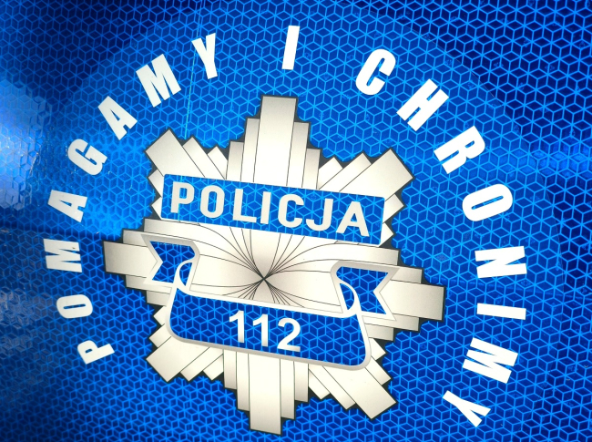 Policjanci zauważyli ogień i zaczęli gasić płomienie. Teraz chcą ustalić przyczynę powstania pożaru