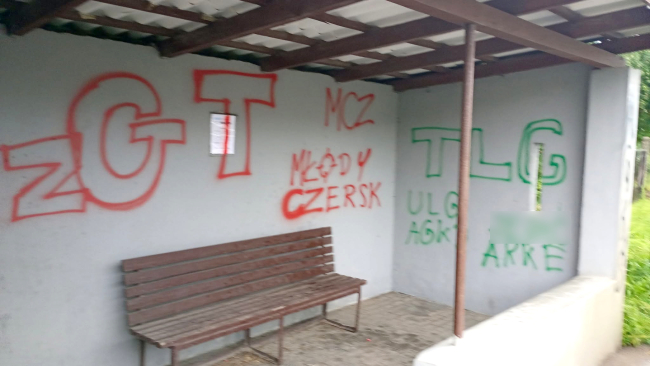 Wandalizm na przystanku w Łubnej