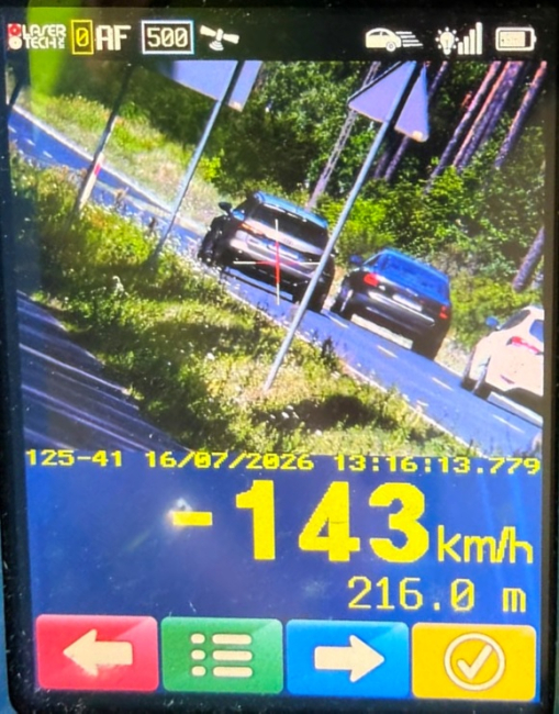 Jechał Audi 143 km/h w miejscu, gdzie obowiązuje 90 km/h. Stracił prawo jazdy