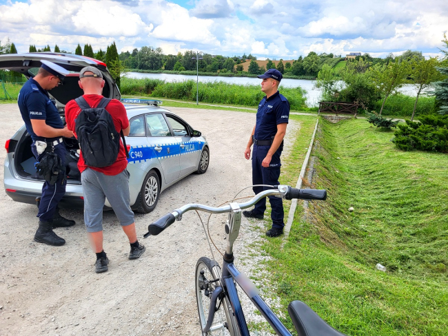 Policjanci sprawdzali rowerzystów i osoby na hulajnogach. Trzech jechało po alkoholu