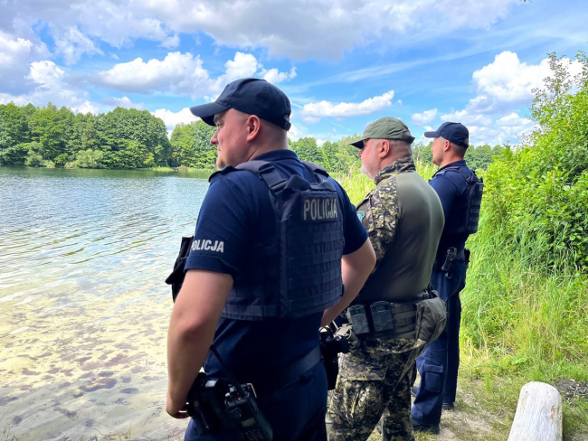 Patrole policji i straży leśnej w Borach Tucholskich. Czym zajmują się służby?