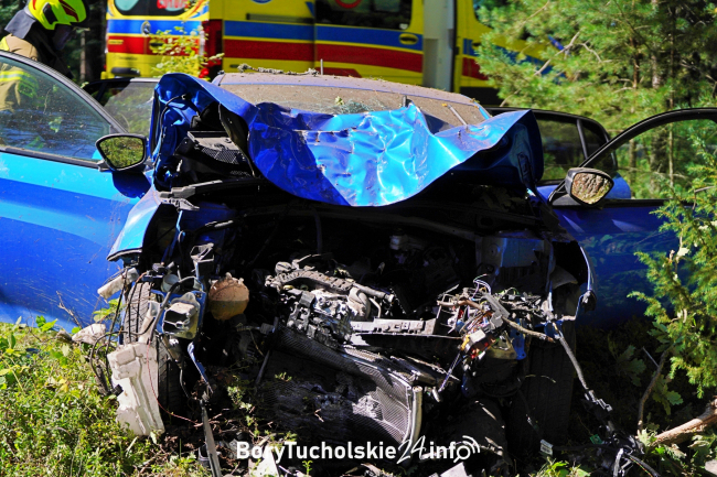 Zdarzenie na trasie Śliwice-Czersk. Peugeot wypadł z drogi, kierująca trafiła do szpitala (FOTO, WIDEO)