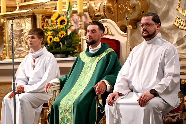 Pełen kościół pożegnał dziś księdza Mateusza Pryczkowskiego (FOTO)