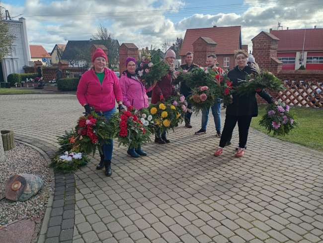 Można wesprzeć Dom Pomocy Społecznej w Wysokiej. Placówka zbiera znicze i ozdoby na groby mieszkańców