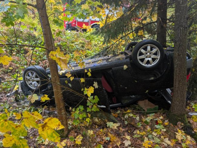 Dachowanie na trasie Mokre-Karsin. 18-latek stracił panowanie nad samochodem
